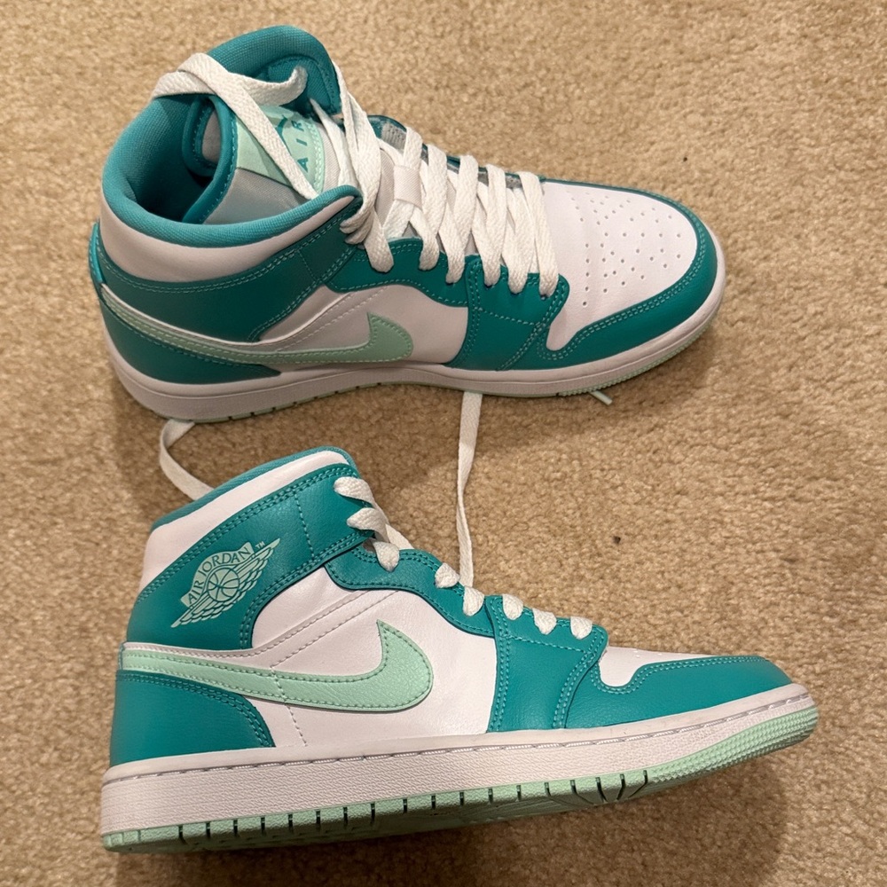 Nike Women's Sneakers in Teal and White